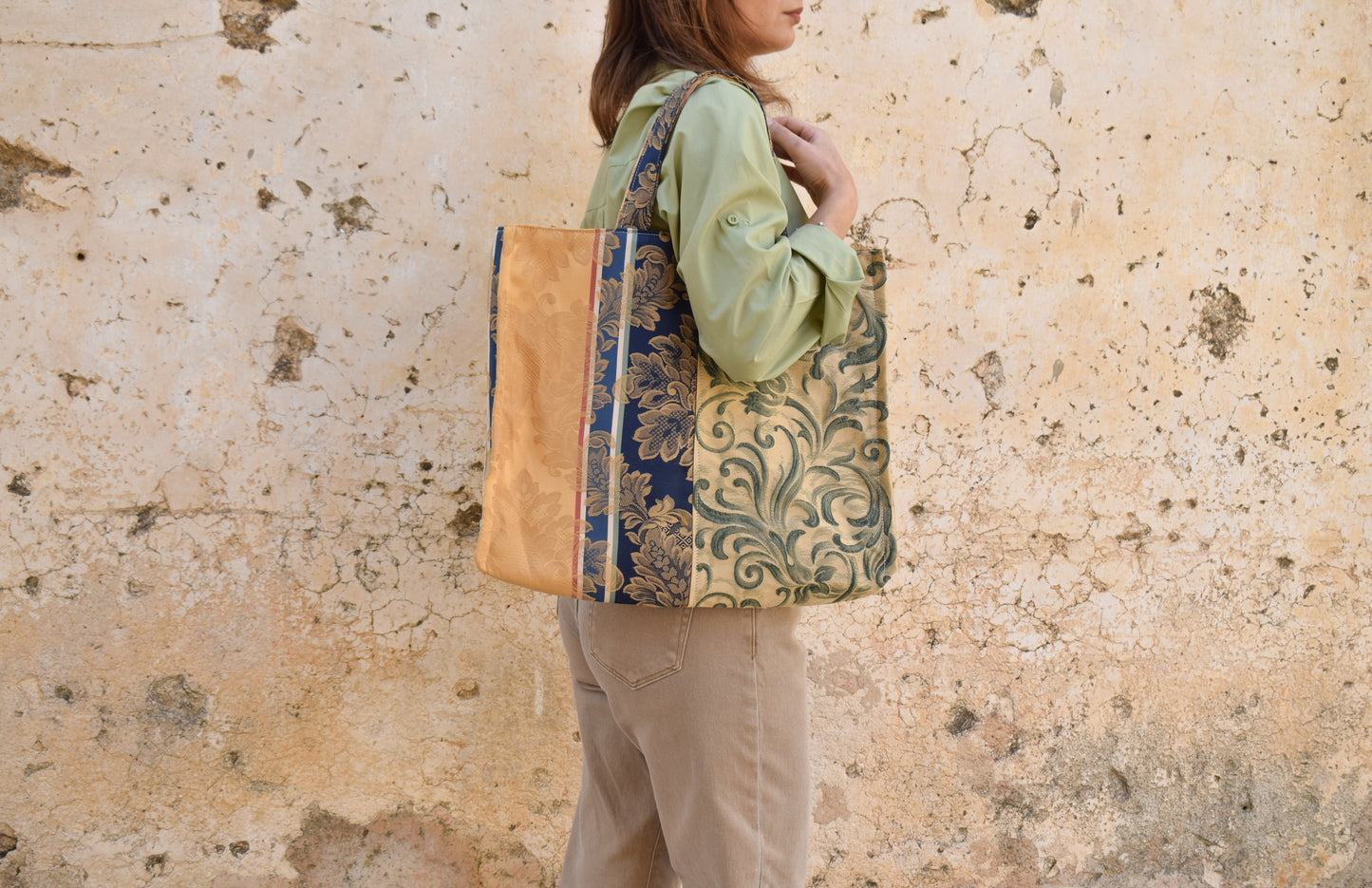 SHOPPER TERESA