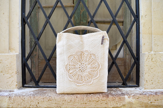 SHOPPER SARINA
