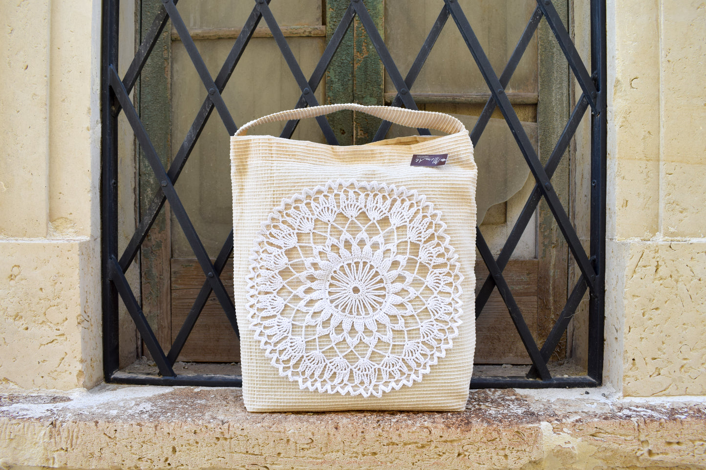 SHOPPER SARINA