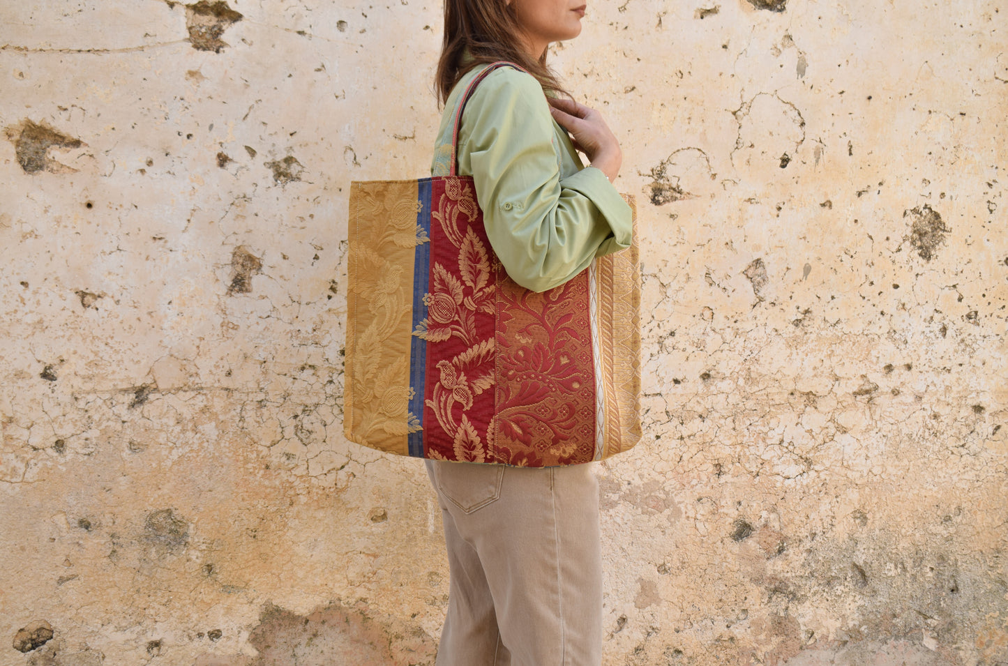 SHOPPER TERESA