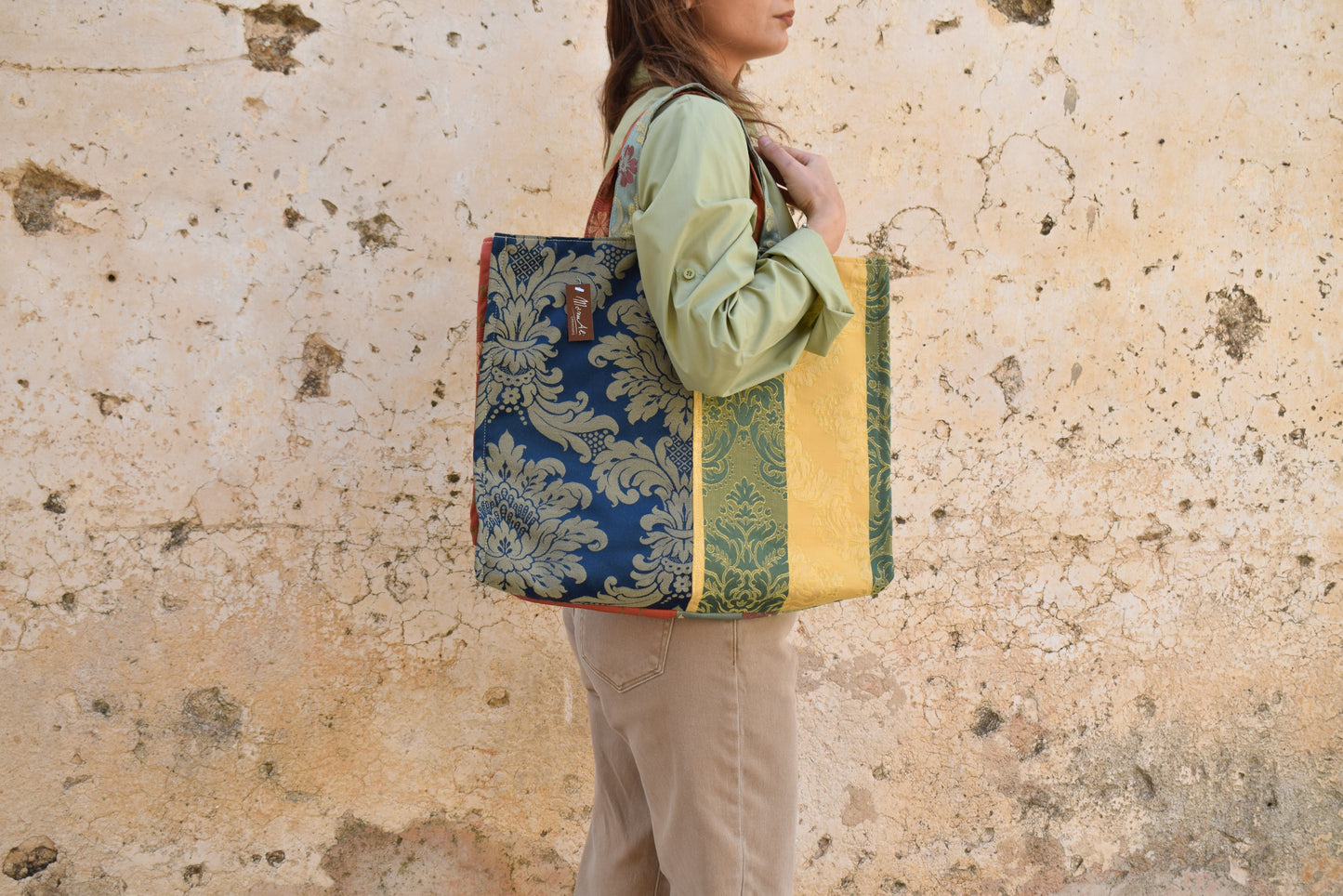 SHOPPER TERESA