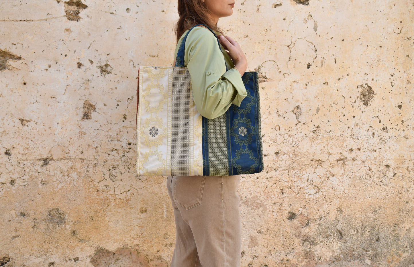 SHOPPER TERESA