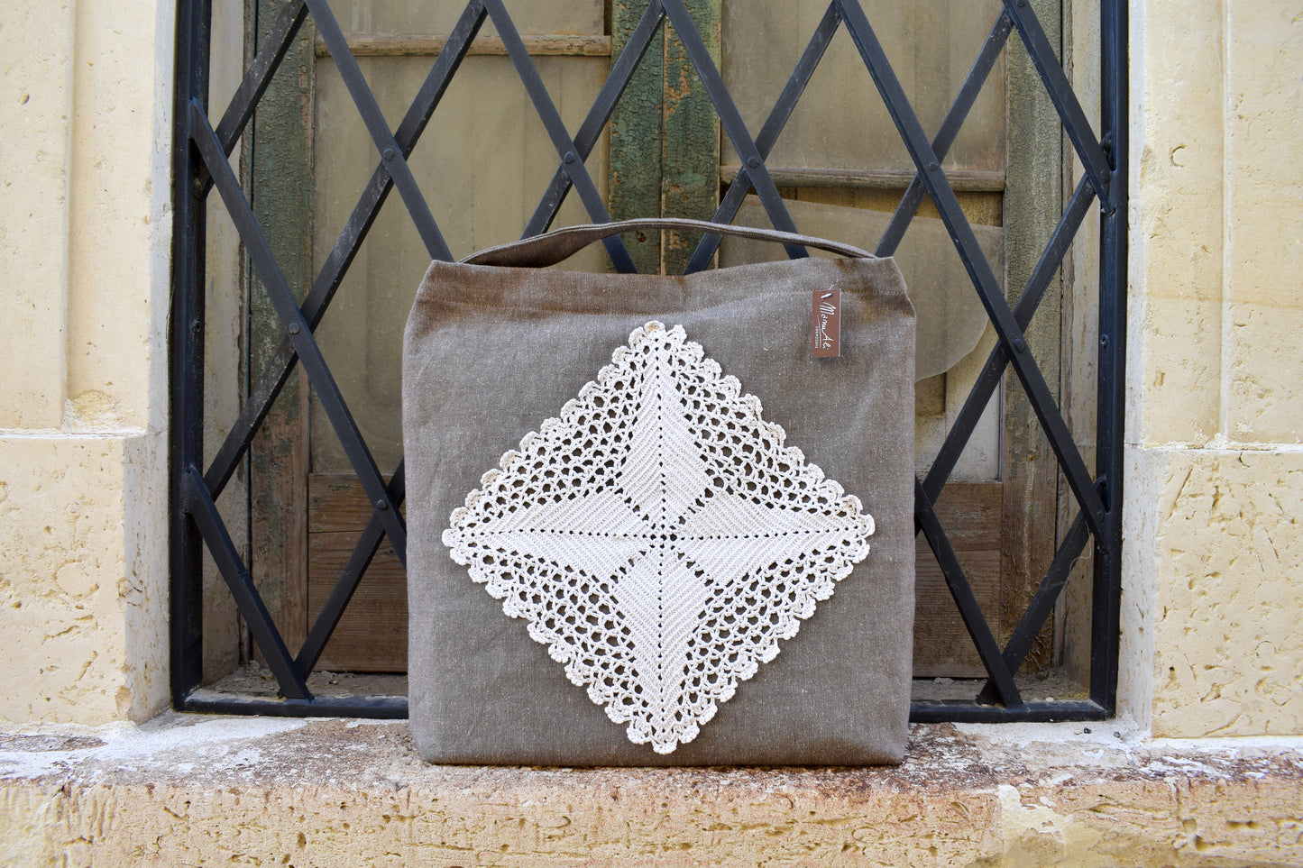 SHOPPER SARINA