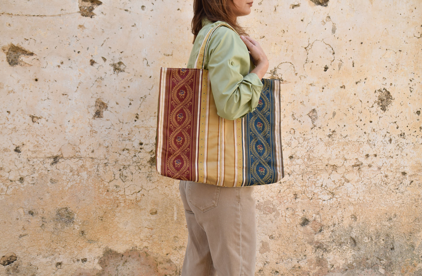 SHOPPER TERESA